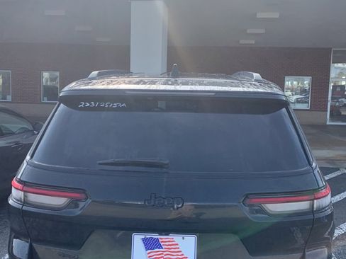 Used 2023 Jeep Grand Cherokee L Laredo image 19