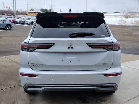 New 2026 Mitsubishi Outlander SEL image 17