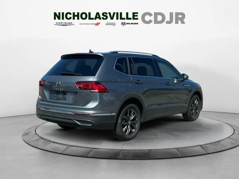Used 2023 Volkswagen Tiguan SE w/ Panoramic Sunroof Package AWD/4WD image 5