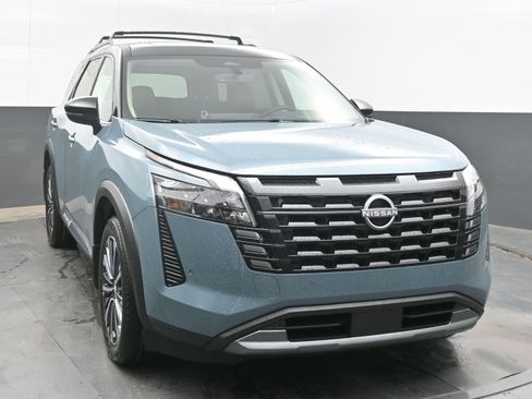 New 2026 Nissan Pathfinder Platinum AWD/4WD image 2