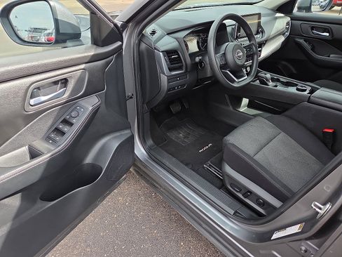 Used 2024 Nissan Rogue SV image 12