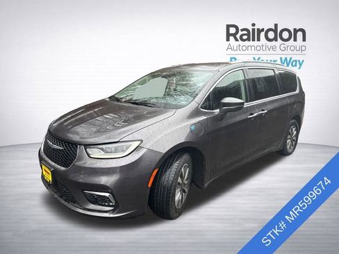Used 2021 Chrysler Pacifica Touring-L image 3