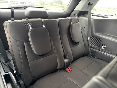 Used 2023 Ford Explorer XLT AWD/4WD image 16