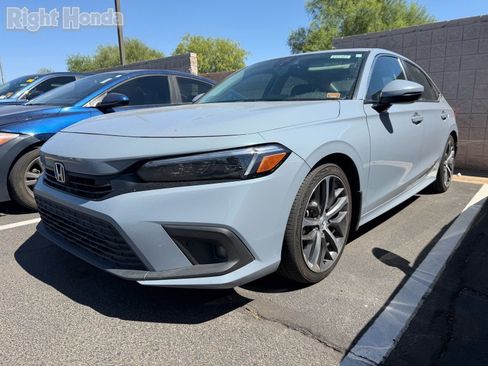 Used 2023 Honda Civic Touring image 2
