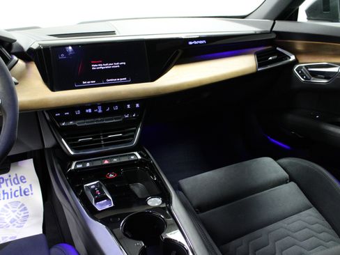 Used 2023 Audi e-tron GT Premium Plus image 18