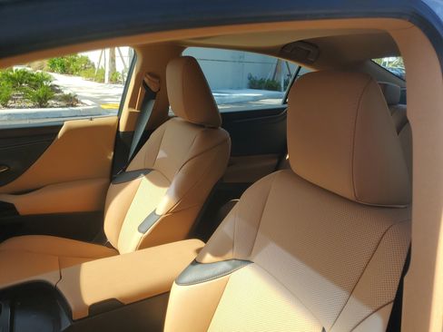 Used 2023 Lexus ES 350 w/ Premium Package image 16