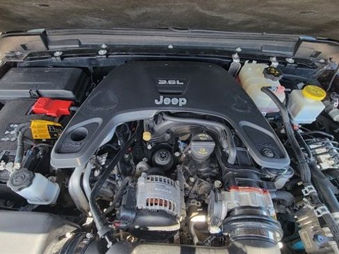 Used 2021 Jeep Gladiator Sport AWD/4WD image 16