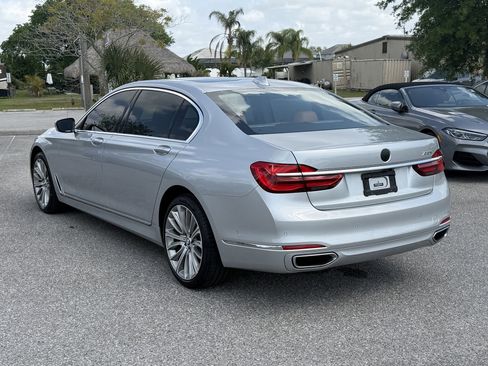 Used 2017 BMW 750i image 6