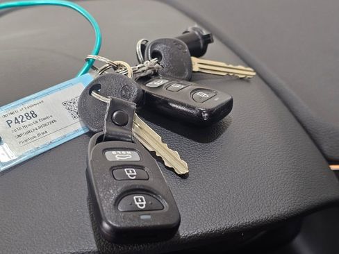Used 2018 Hyundai Elantra SEL FWD image 60