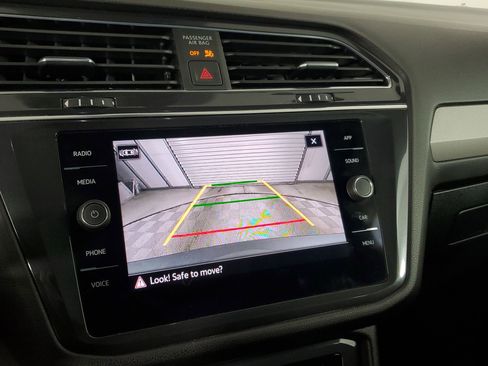 Used 2022 Volkswagen Tiguan SE R-Line image 36