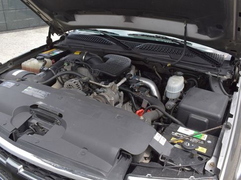 Used 2006 Chevrolet Silverado 2500 W/T AWD/4WD image 30