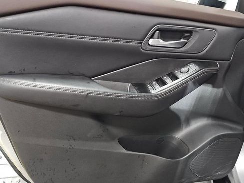 Used 2023 Nissan Rogue SV w/ SV Premium Package image 16