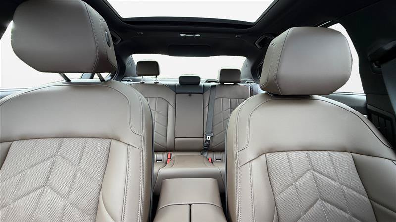 Used 2026 BMW 550e xDrive w/ Executive Package AWD/4WD image 23