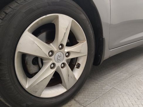 Used 2013 Hyundai Elantra GLS w/ Preferred Pkg image 31