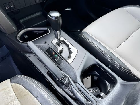 Used 2018 Toyota RAV4 XLE image 32