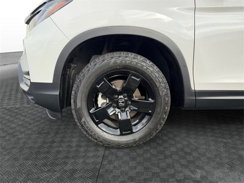 Used 2025 Honda Ridgeline Black Edition image 13