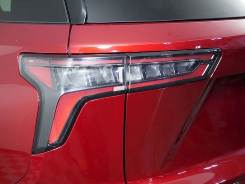 Used 2025 Chevrolet Equinox LT w/ Convenience Package II image 12