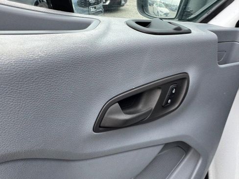 Used 2018 Ford Transit 350 XL image 18