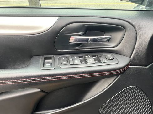 Used 2016 Dodge Grand Caravan R/T FWD image 14