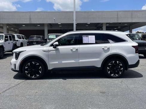 Used 2025 Kia Sorento EX w/ Panoramic Sunroof Package FWD image 5