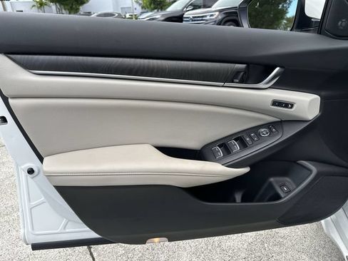 Used 2022 Honda Accord Touring image 13