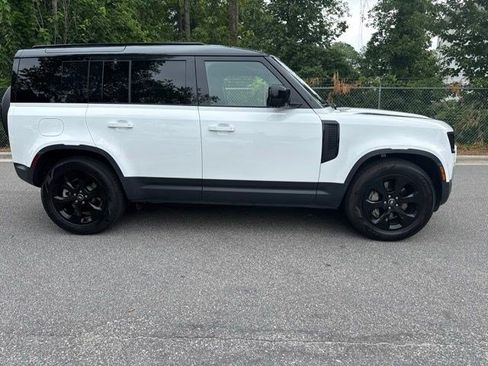 Used 2025 Land Rover Defender 110 S AWD/4WD image 4