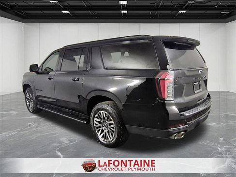 Used 2025 Chevrolet Suburban Z71 image 6