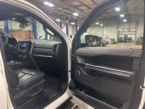 Used 2021 Ford Expedition XLT AWD/4WD image 34