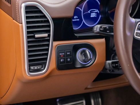 Certified 2023 Porsche Cayenne Turbo AWD/4WD image 20
