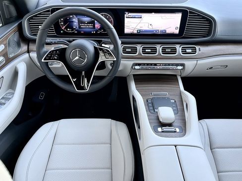 Certified 2024 Mercedes-Benz GLS 450 4MATIC image 18