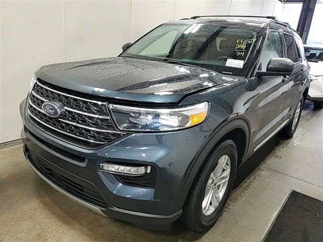 Used 2024 Ford Explorer XLT w/ Equipment Group 202A AWD/4WD image 2