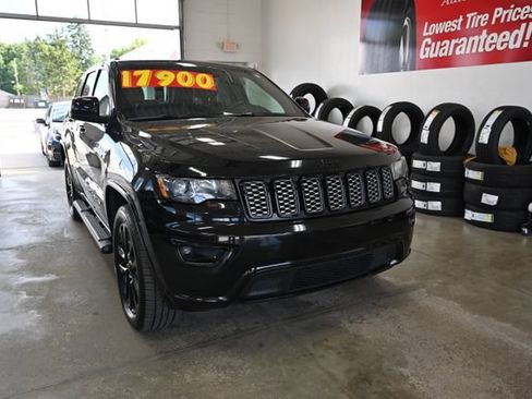 Used 2018 Jeep Grand Cherokee Altitude AWD/4WD image 3
