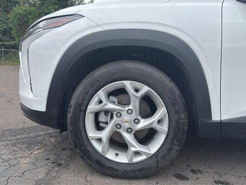 New 2026 Chevrolet Trax LS w/ LS Convenience Package FWD image 6