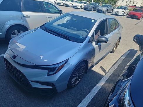 Used 2024 Toyota Corolla SE w/ Convenience Package image 2