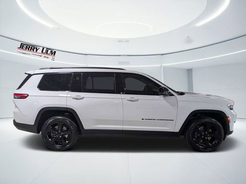 Used 2023 Jeep Grand Cherokee L Laredo RWD image 2