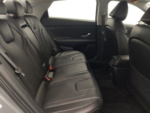 Used 2025 Hyundai Elantra Limited FWD image 19