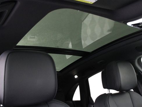 Used 2025 Porsche Macan image 25