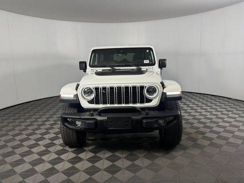 Used 2025 Jeep Wrangler Unlimited Sahara AWD/4WD image 3