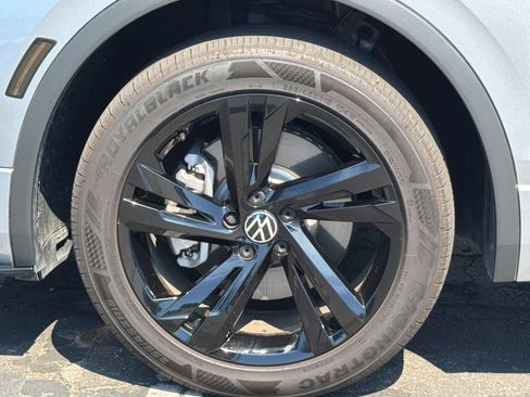 Used 2023 Volkswagen Tiguan SE R-Line FWD image 45