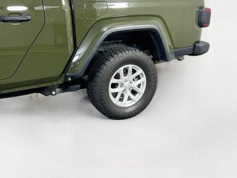 Used 2023 Jeep Gladiator Sport AWD/4WD image 30