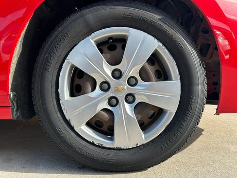 Used 2017 Chevrolet Cruze LS FWD image 28