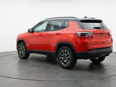 Used 2025 Jeep Compass Trailhawk image 6