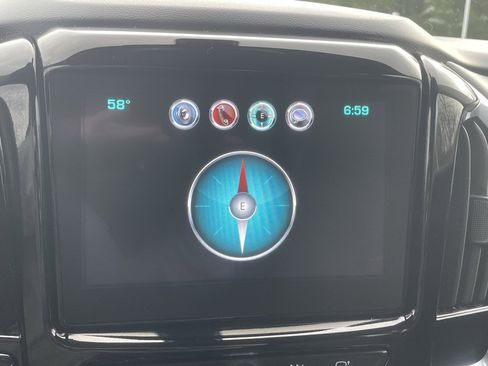 Used 2018 Chevrolet Traverse LT image 44