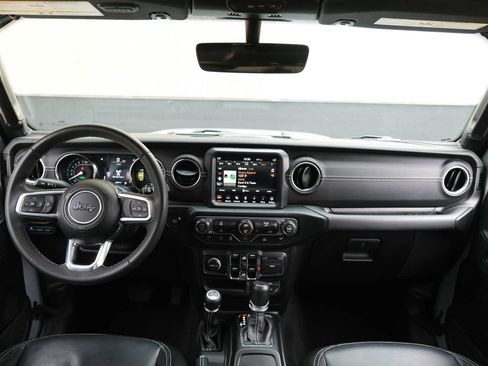 Used 2023 Jeep Wrangler Unlimited Sahara AWD/4WD image 33