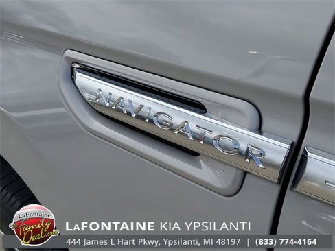 Used 2019 Lincoln Navigator Reserve image 8