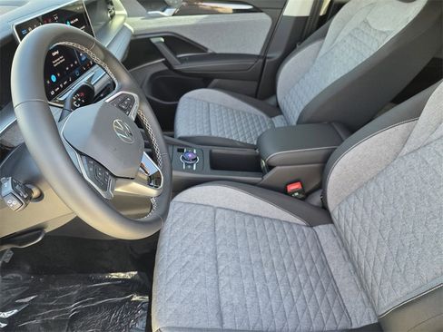 New 2026 Volkswagen Tiguan S image 9