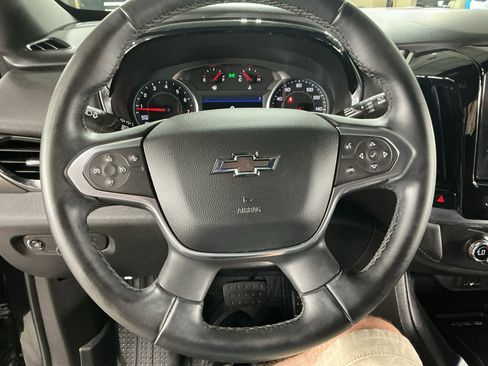 Used 2023 Chevrolet Traverse LT FWD image 9