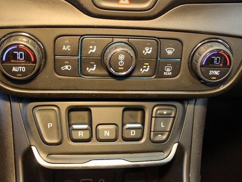 Used 2021 GMC Terrain SLE w/ Driver Convenience Package image 27