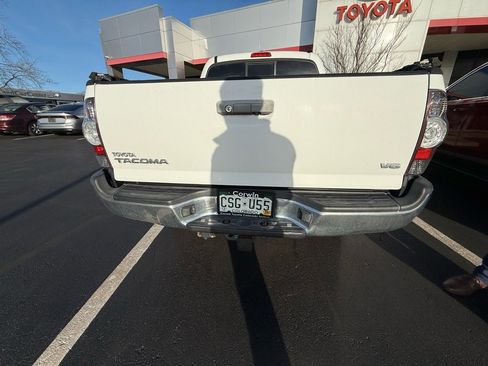 Used 2011 Toyota Tacoma 4x4 Double Cab w/ TRD Off-Road Pkg w/JBL Audio image 4