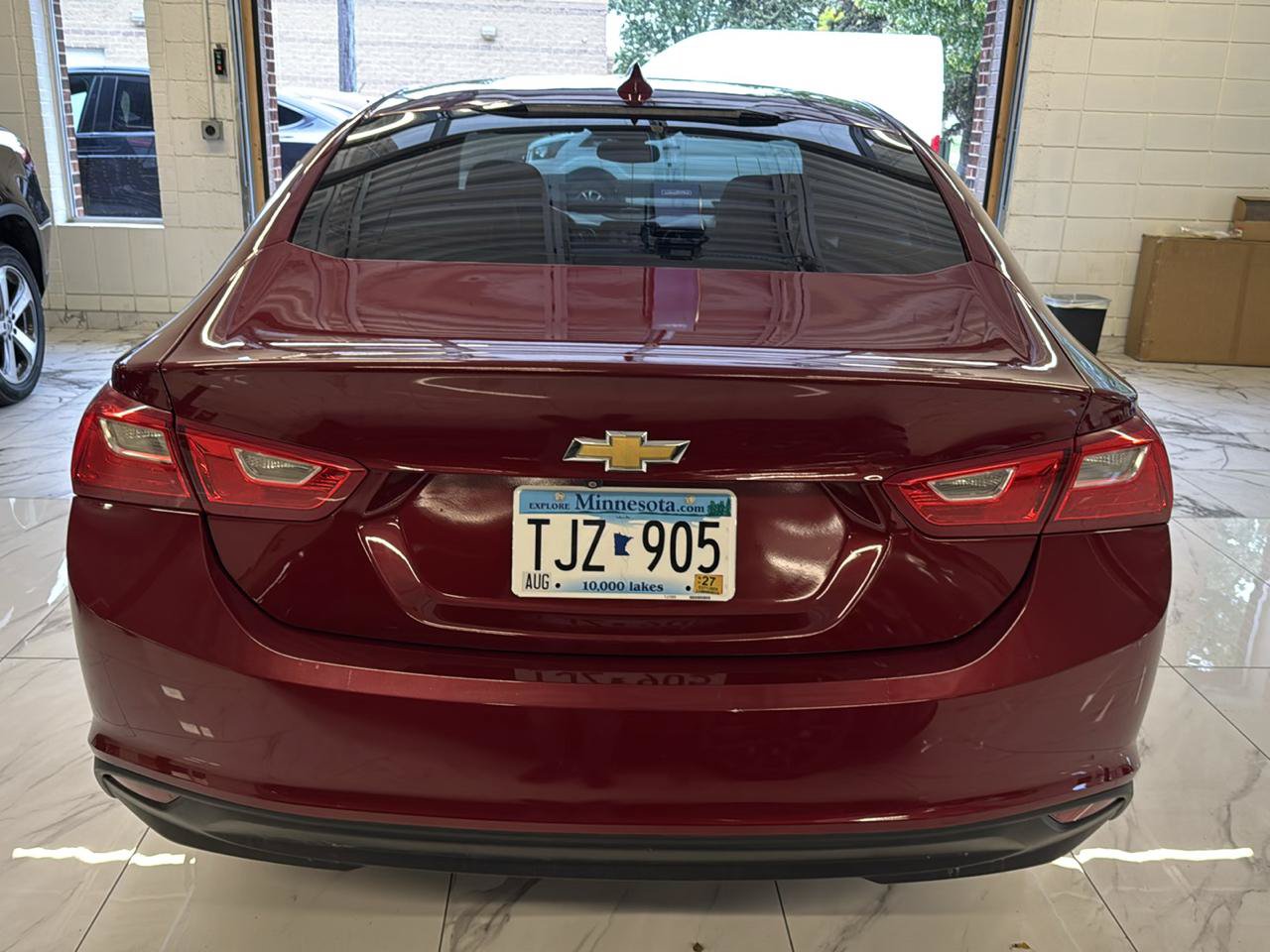 Used 2017 Chevrolet Malibu LT w/ Leather Package FWD image 5
